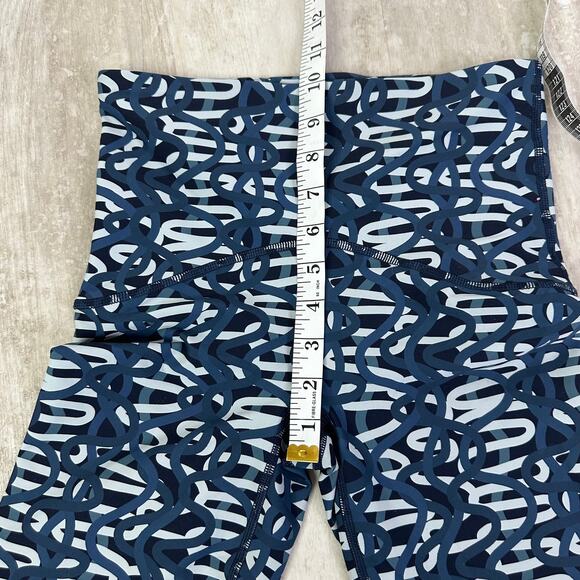 Spanx Illuminate Her 7/8 Leggings in Making Waves Navy Size Small - Picture 4 of 9